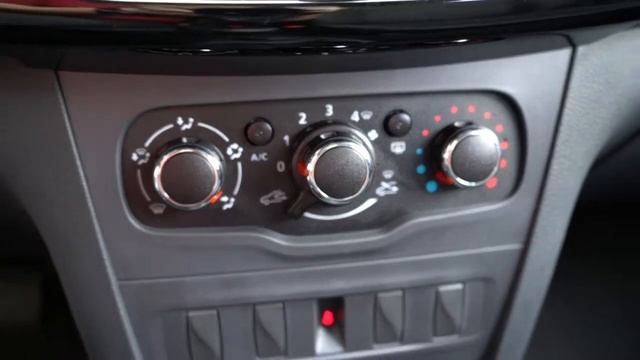 Nuevo - Así se ve el interior de un Renault Sandero Life con caja de cambios mecánica. смотреть онлайн
