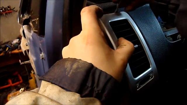 Как снять боковые воздуховоды Suzuki Liana, Aerio