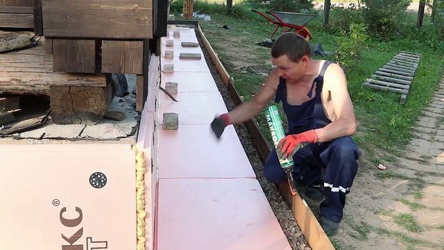 ОТМОСТКА ДОМА ИЗ БУТЫЛОК , КАМНЕЙ И ХЛАМА ГОТОВА НА 3/4 ! смотреть онлайн