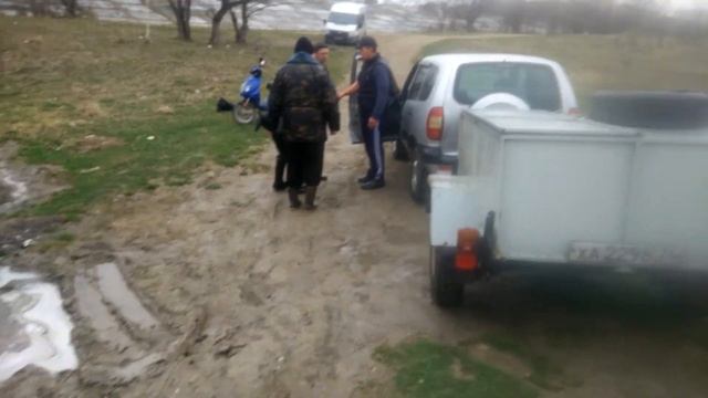 Второй выпуск рыбы в новое озеро Кисловодска смотреть онлайн