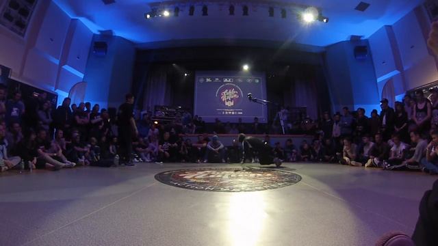 Groovy John vs Vins | BREAKING | 1:2 | COMBONATION 8 | DAY 2 | 01 05 16 - #bboy #bgirl #breakdance смотреть онлайн
