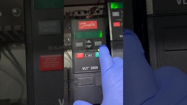 Danfoss vlt 2800 hand mode / manual הפעלה ידנית של המשנה תדר operation смотреть онлайн