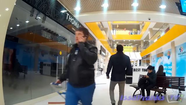 ✔ Пранк. Пердеть в Торговом Центре / Prank. Fart in the Shopping Mall. смотреть онлайн