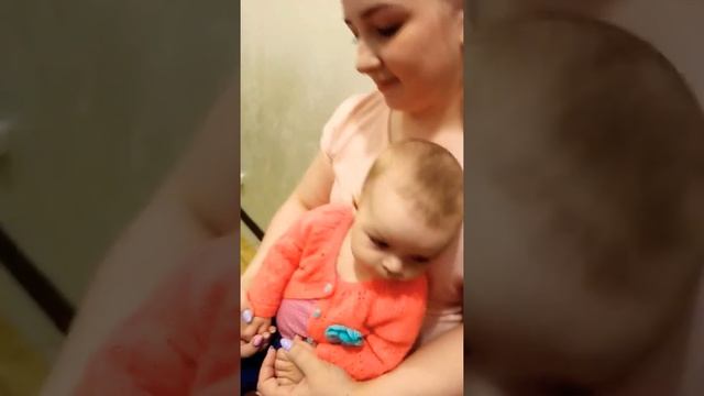 Прокол ушек в 6 месяцев! В полгодика с сережками? наша радость ❤ смотреть онлайн