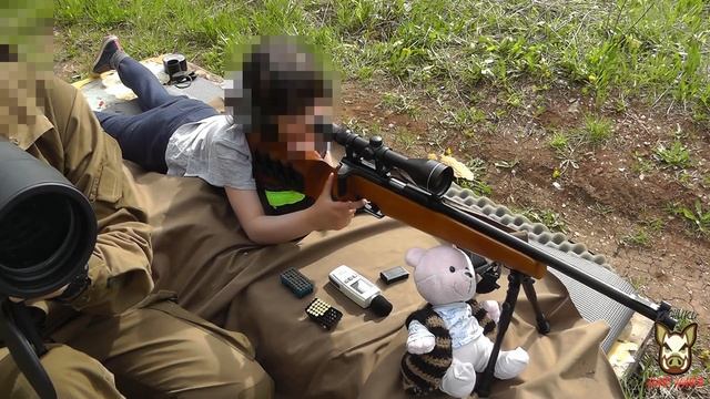 С дочерью стреляем из винтовки Биатлон БИ-7. смотреть онлайн