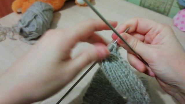 Вяжем повязку на голову. Повязка на весну спицами. Вязание спицами. Повязка на голову на ветренную п смотреть онлайн