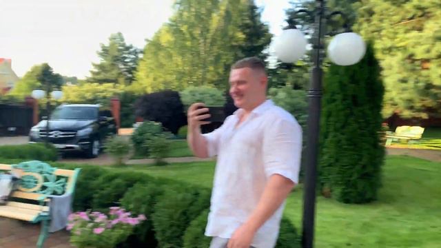 Сразу два медведя поздравили именинницу смотреть онлайн