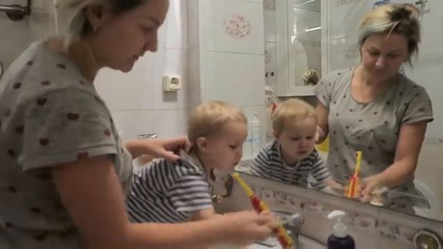 Чистим зубы с мамой и с папой. смотреть онлайн