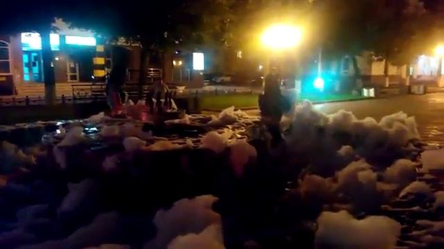 Пена в фонтане на бульваре в Йошкар-Оле смотреть онлайн