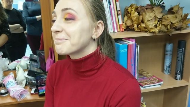 Яркий цветной макияж в оттенках золотой осени смотреть онлайн