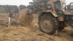 Самодельный погрузчик на заднюю навеску Т-40 в деле