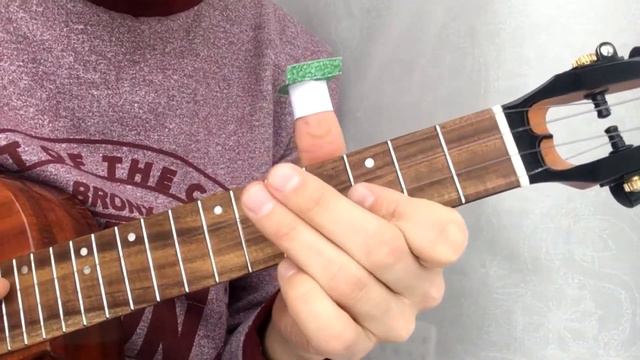 MR. THUMB PLAYS SMOKE ON THE WATER | UKULELE смотреть онлайн