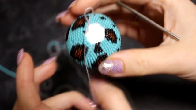 Как вязать убавки в шариках из бисера|Пошаговый МК смотреть онлайн