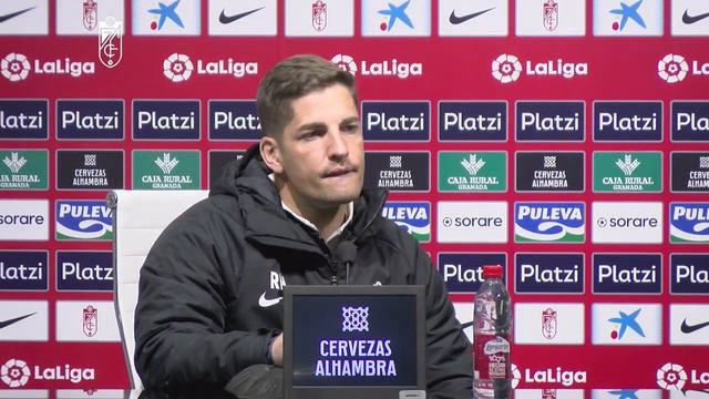 Robert Moreno: "Estar juntos es la única forma de sacar las cosas adelante" | Granada CF смотреть онлайн