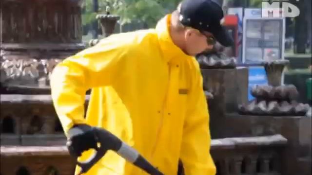 Чистка фонтана в Кишиневе.mp4 смотреть онлайн