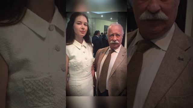 НЕОРДИНАРНАЯ ВНЕШНОСТЬ! Вот как выглядит дочь Леонида Якубовича #shorts смотреть онлайн