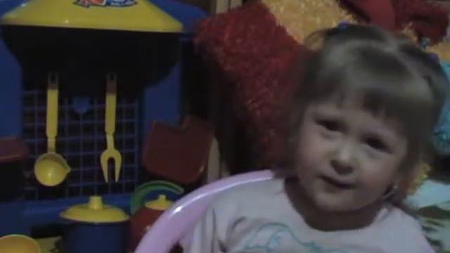 Варюшке полтора года - "Пусть бегут неуклюже пешеходы по лужам!" смотреть онлайн