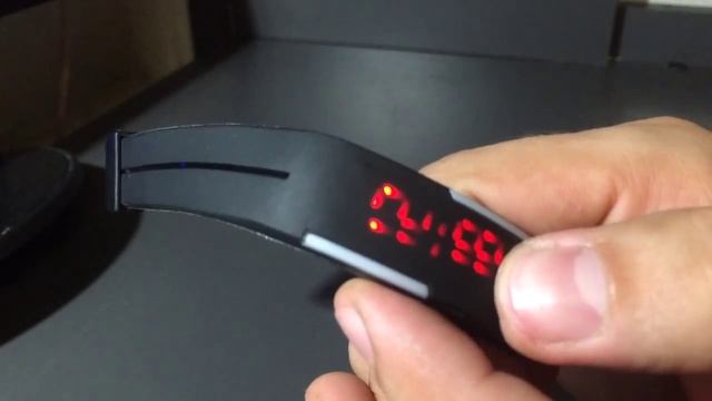 Электронные часы Джеймса Бонда смотреть онлайн