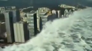 огромное цунами накрыло весь город!!!ШОК!!!