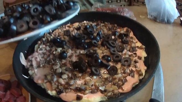 Как приготовить пиццу на сковородке. Пицца за 5 минут. Рецепт. #пицца смотреть онлайн