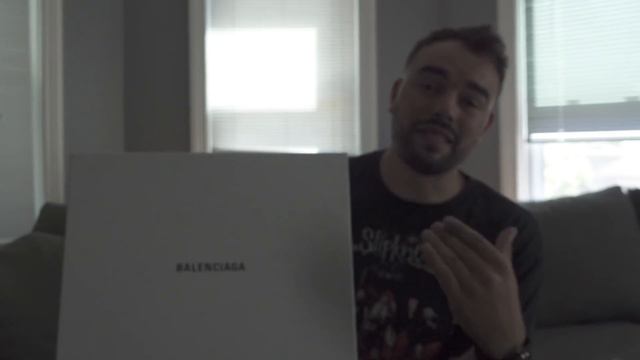 Outlet Prices: Rise And Fall Of The Balenciaga Triple S смотреть онлайн