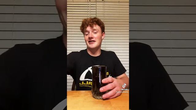 тот самый однокласник после баночки колы у тебя под ухом смотреть онлайн