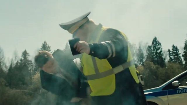жёлтое окно во двор смотреть онлайн