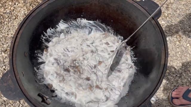 грибной суп в казане