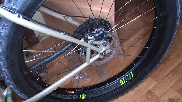 Колёса BONTRAGER 27,5" и бустер для накачки бескамерных колёс NORDBERG CH-3A смотреть онлайн