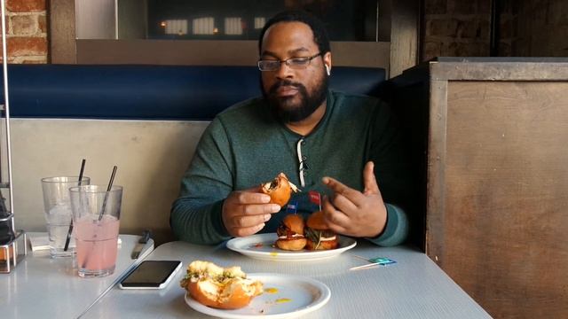 The Impossible Burger at Slater's 50/50 | The Burger Crawl - Ep. 72 смотреть онлайн