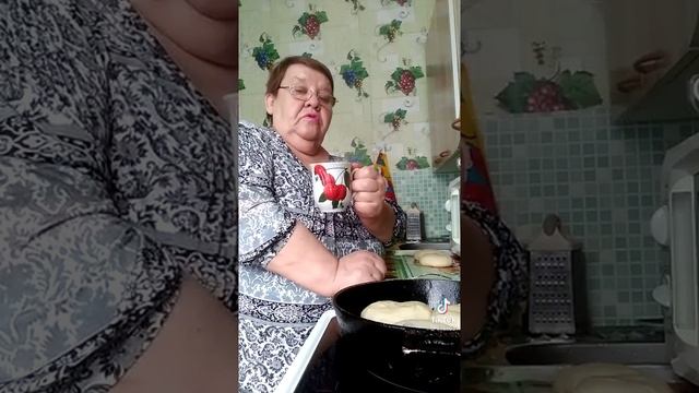 жарим беляши #белешиха #белеши смотреть онлайн