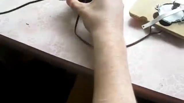 КАК СДЕЛАТЬ | КАРМАННЫЙ ГЕНЕРАТОР 100 ВОЛЬТ | ГЕНЕРАТОР смотреть онлайн