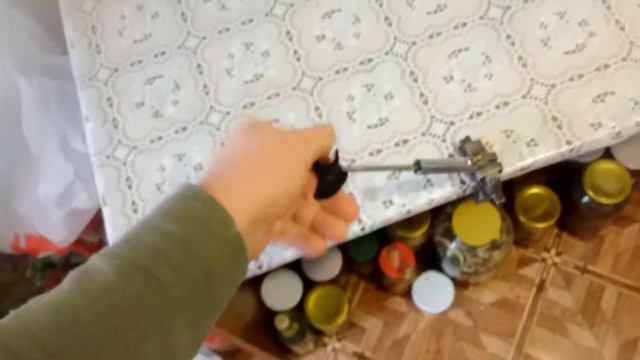 Снимаем пластиковые винты с валов прикормочного кораблика на горячо. смотреть онлайн