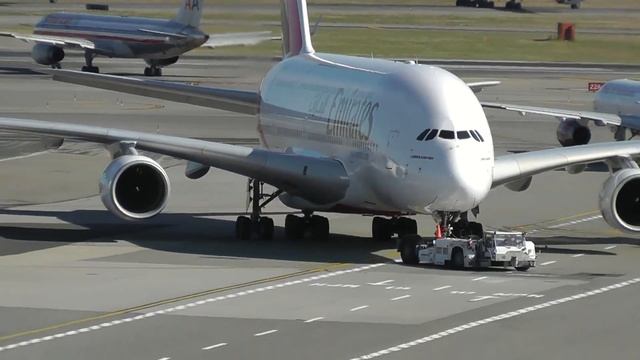 Один день аэропорта Нью-Йорка смотреть онлайн