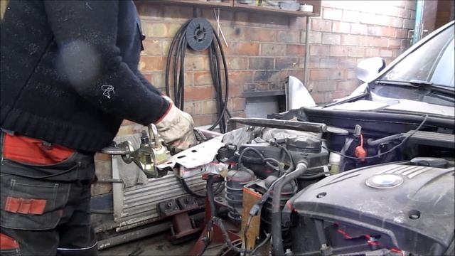 BMW 3. A little front repair of the car. Небольшой ремонт переда. смотреть онлайн