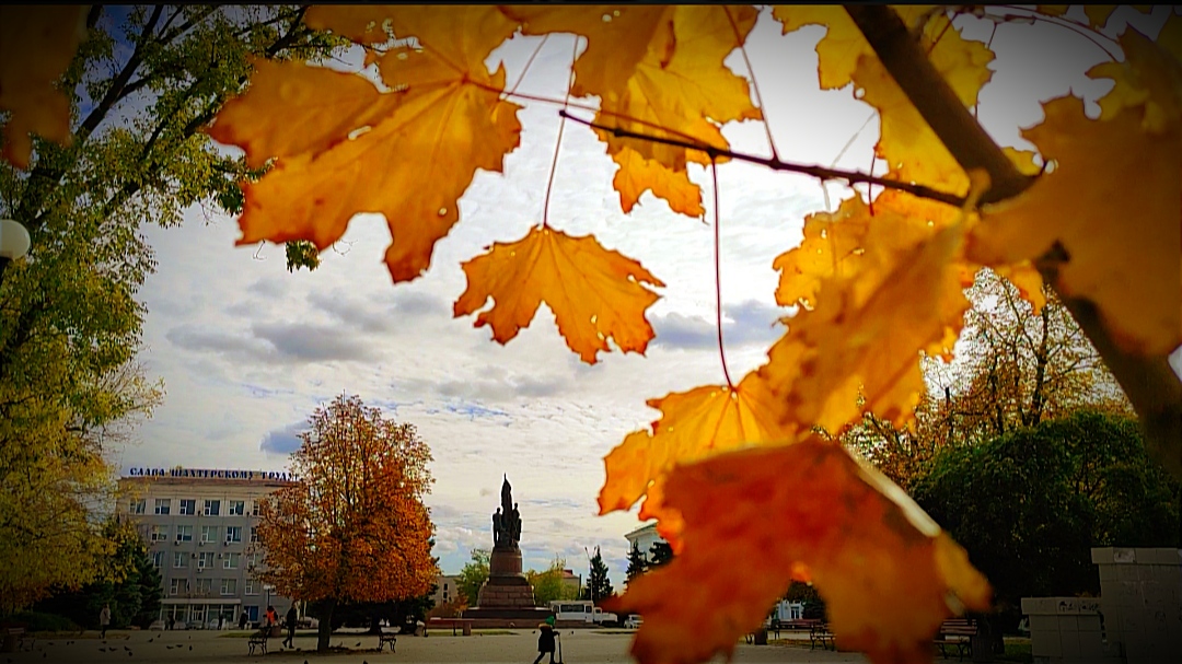 Осень в городе "Молодой гвардии" смотреть онлайн