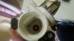 Снятие насоса слива воды на стиральной машинке Samsung Eco bubble