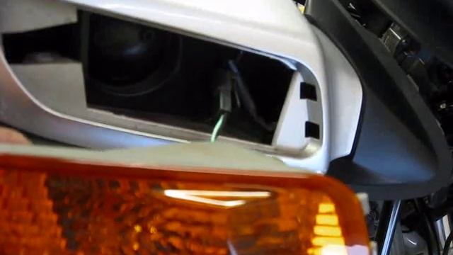Burgman 650 - Tupperware - Mirror Turn Signal Lens смотреть онлайн