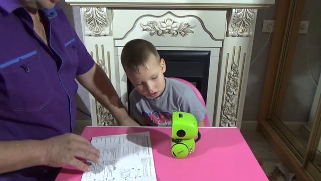 Интерактивный милый робот AT! SMART ROBOT смотреть онлайн
