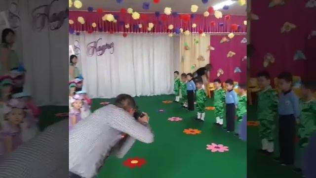 Садик Алинур-1.Утренник 8марта.Группа"Ласточка".Часть 3.Появились девочки.Теперь Вальссс.? смотреть онлайн