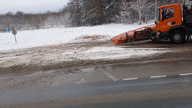 Трасса М5 Урал убегаем от снегопада ❄ трасса перекрыта пробки по 50 км ? #зима2023 #трассам5 смотреть онлайн
