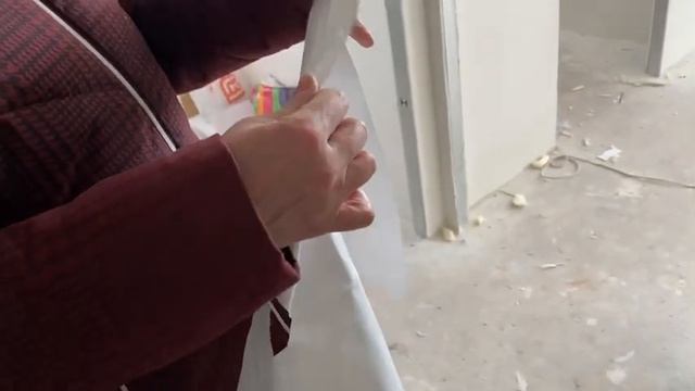 Появляются НАТЯЖНЫЕ ПОТОЛКИ в доме. 28 часть стройки смотреть онлайн