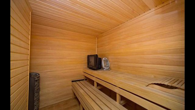 Коттедж в классическом стиле с конической крыш... смотреть онлайн