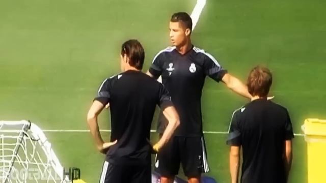 CR7 saca a James de su selecto grupo. James le responde. смотреть онлайн