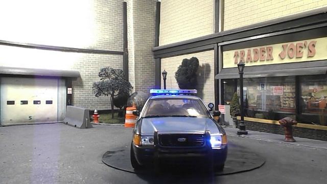 Massachusetts State Police 1/18 scale Ford Crown Victoria with lights смотреть онлайн