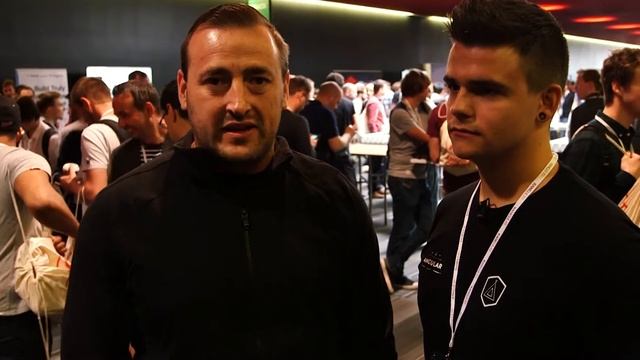 Todd Motto talks with Lukas Ruebbelke during Angular Connect 2016 смотреть онлайн