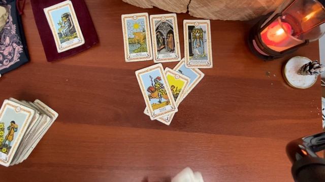 Расклад на 4 королевы: Кто много думает обо мне? У кого я не выхожу из головы? смотреть онлайн