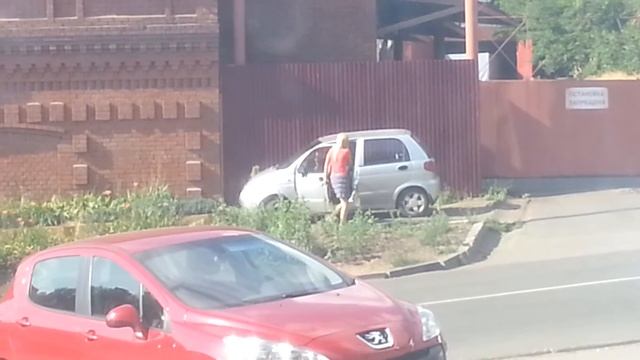 Блондинка за рулем.