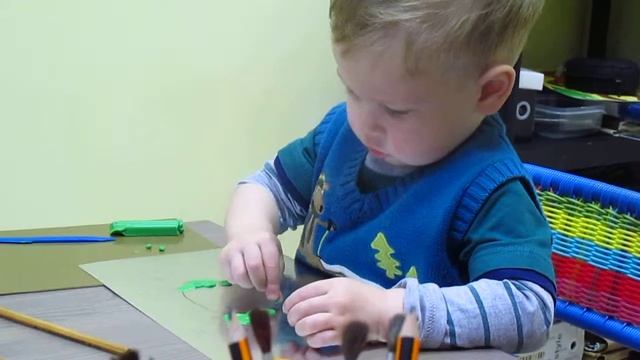 Урок рисования у малышей 2,5 лет. смотреть онлайн