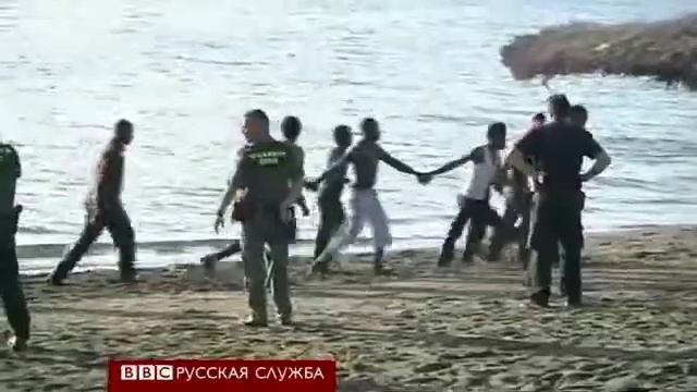 Африканцы опять пытались попасть в Европу через забор смотреть онлайн